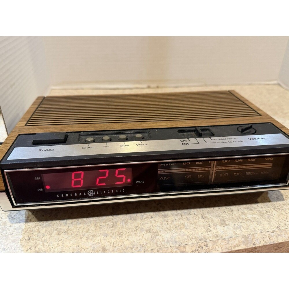 Vintage GE General Electric 7-4630A AM/FM Alarm Clock Radio Woodgrain Works
